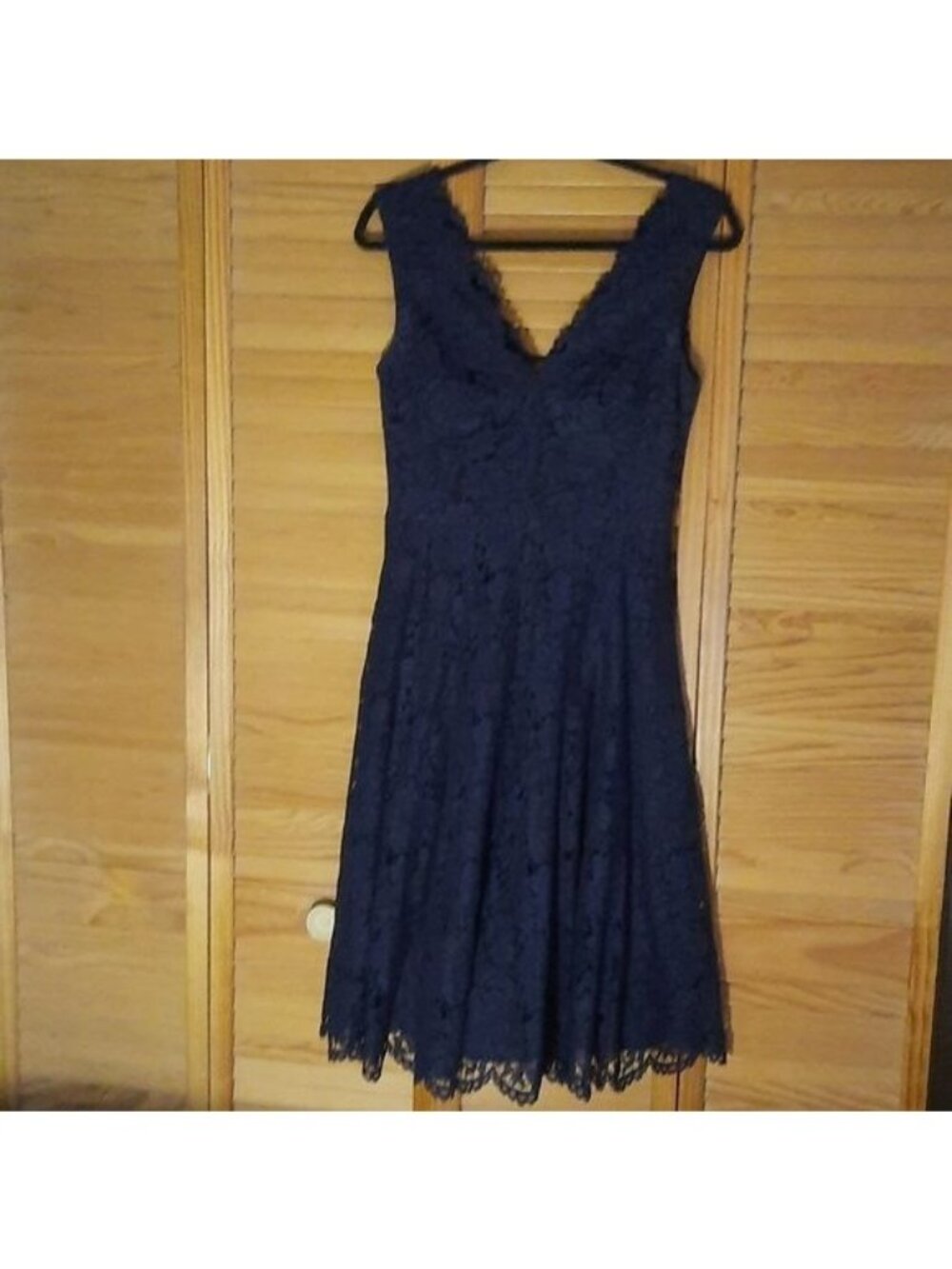 Vera Wang Navy Blue Sleeveless Lace Vneckline Fully Lined Fit Flare Dress Size 4